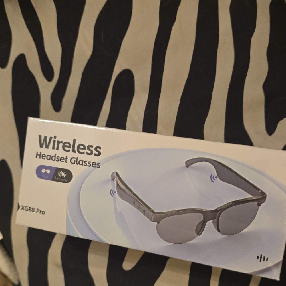 NWT - Wireless Headset Glasses - Black